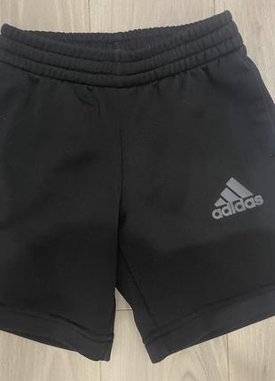 Класні і дуже практичні шорти adidas на хлопчика 5-6 років. оригінал.