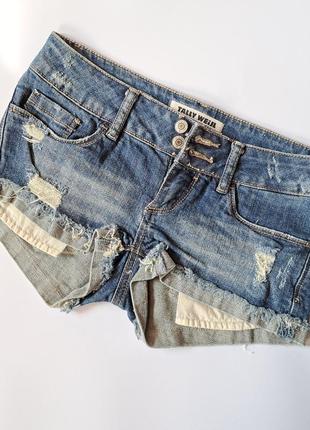 Шорти джинсові  tally weijl
вживані,в гарному стані
р.32
додаткові фото і заміри скину