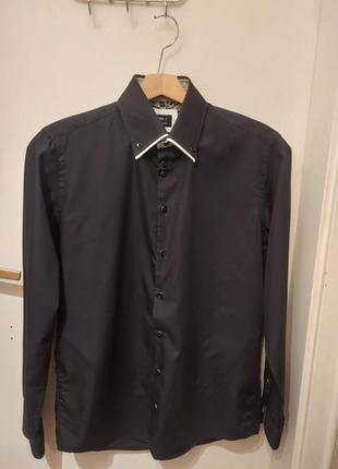 Мужская стильная черная рубашка от бренда jake's (tailored fit). размер: s