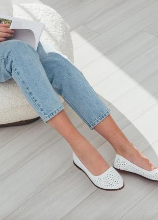 Балетки шкіряні з перфорацією, білі