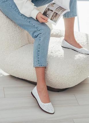 Балетки шкіряні з перфорацією, білі
