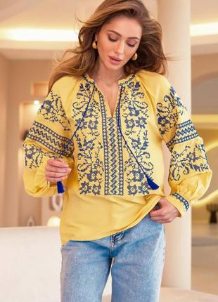 Жіноча стильна вишиванка, вишита сорочка, жовта з синім українським орнаментом, блуза з вишивкою з довгим об'ємним рукавом в українському стилі