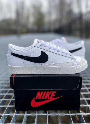 Nike blazer low vintage white