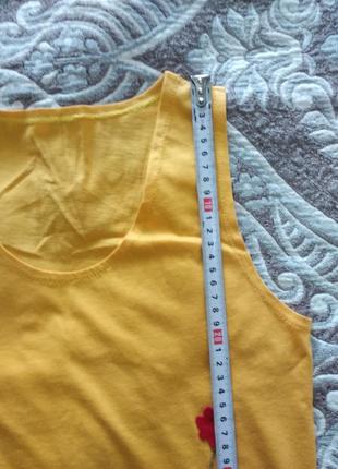 Жовта жіноча майка з аплікацією червоні квіти4 фото