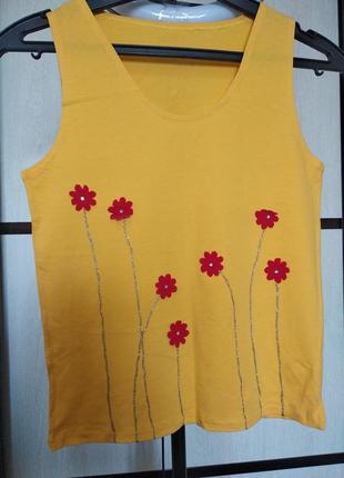 Жовта жіноча майка з аплікацією червоні квіти7 фото