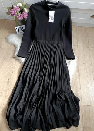 Комбинированное платье с плиссированной юбкой от zara, размер xs-s