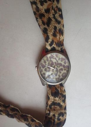 Часы с леопардовым ремешком