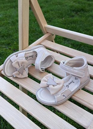 Невероятно красивые босоножки для девочек