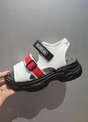 Босоніжки спортивного типу