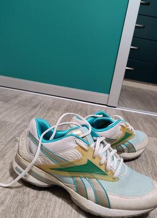 Класні кросівки reebok easytone