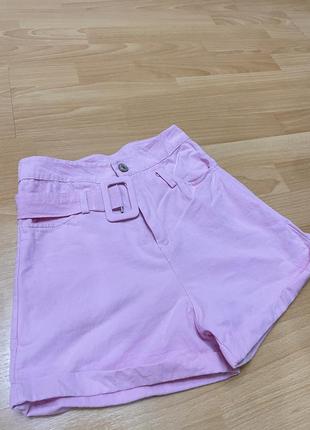 Розовые джинсовые шорты