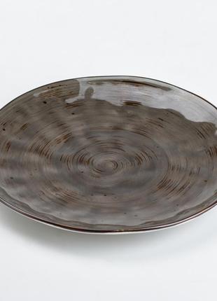 Тарелка круглая керамическая, сервировочная, коричневого цвета, 22 см.