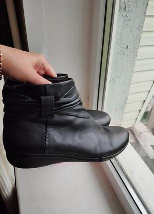 Ботинуи кожаные кларкс 40-41 размер
