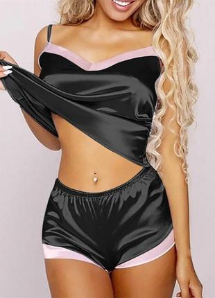 Необыкновенно женственный и очень сексуальный комплект, выполненный из плотного атласа.