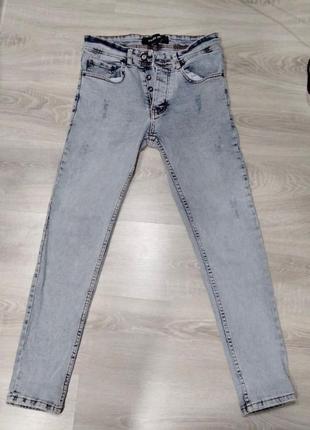 Звичайні джинси дефолтні для підлітка