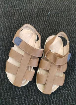 Детские босоножки