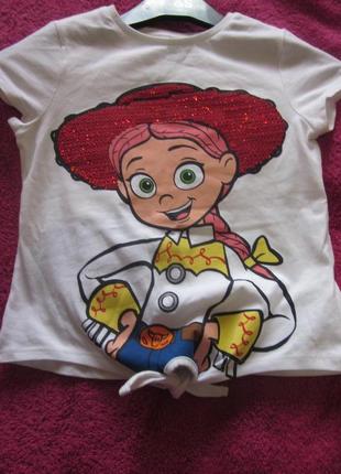 Яскрава дуже симпатична футболка disney на дівчинку 4-5 років. розшита паєтками).