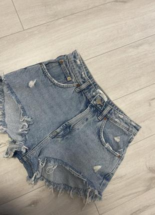 Джинсовые шорты