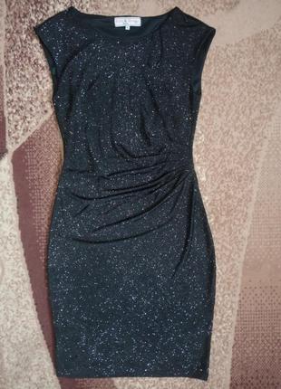 Вечірня блискуча сукня