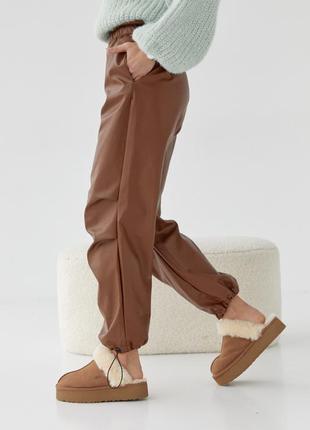 Женские широкие брюки из кожзама