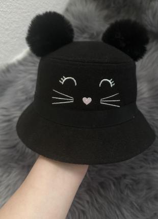 Шапка ,шляпа с помпонами котик