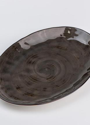 Тарелка овальная керамическая в классическом стиле, сервировочная, коричневого цвета, 35х23.5 см.