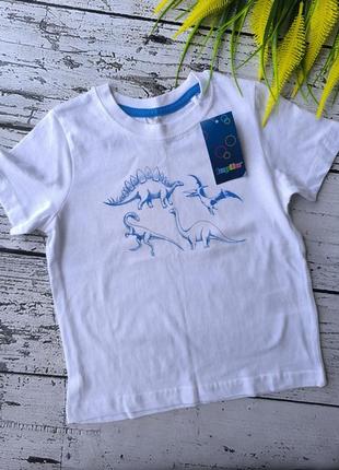 Белая хлопковая футболка с динозаврами