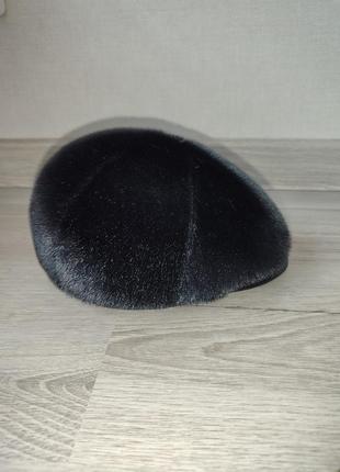 Тепла шапка з натурального хутра нерпи