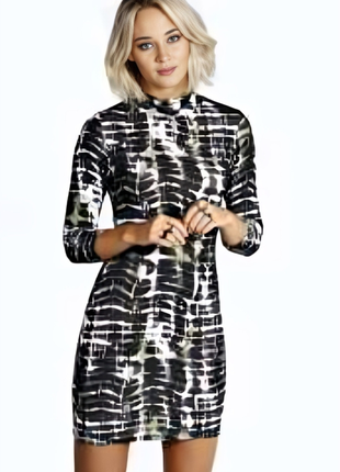 .брендовое вискозное облегающее платье мини "boohoo" с принтом. размер uk10/eur38.