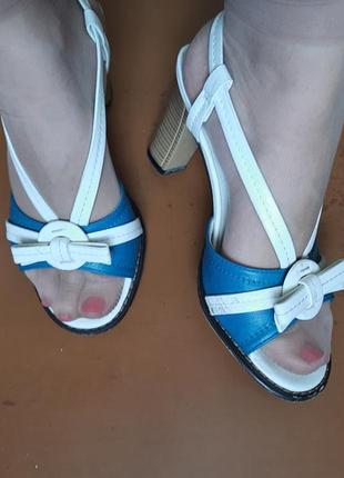 Женские летние босоножки 38 размер на каблуках сине белые, на лето, б/в