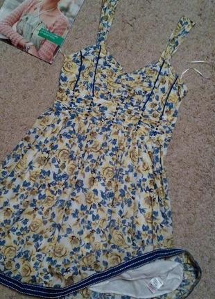 Next актуальное платье с драпировкой, из хлопка,  принт розы желто-голубого цветов