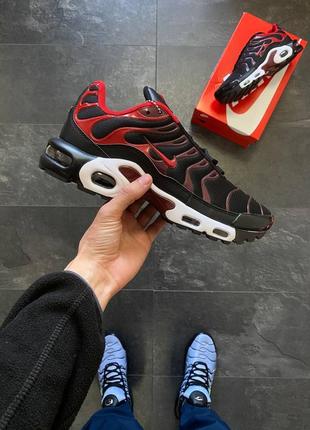 Кроссовки мужские nike air max plus tn black red