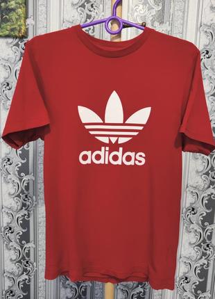 Adidas футболка з бавовни з нюансом. розмір s