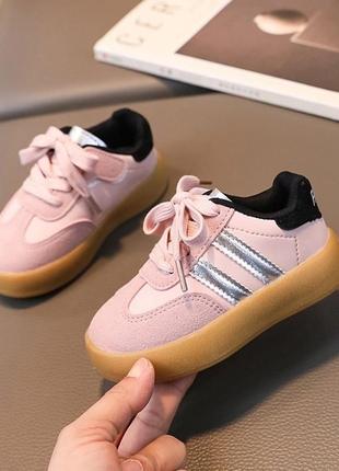 Стильні кросівки