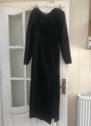 Платье длинное черное.