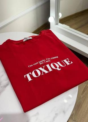 Червона оверсайз футболка toxique турецький кулір xs s m l 42 44 46 48