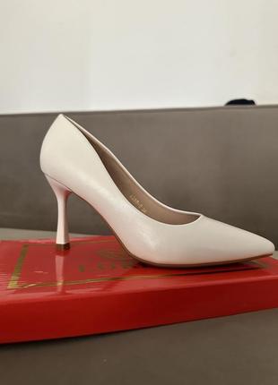 Білі туфлі, весільні туфлі, 36 р, каблук 9 см