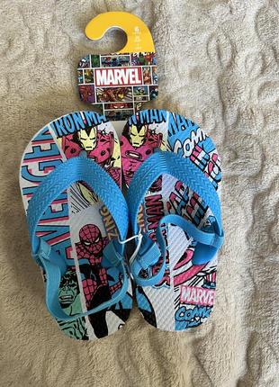 Новые, с фиксирующей резинкой сзади ножки