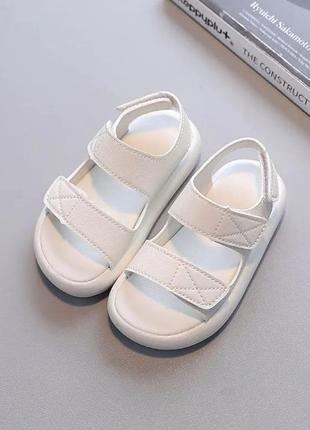 Білі м'якенькі сандалі, босоніжки на липучках для дівчинки 24-25р