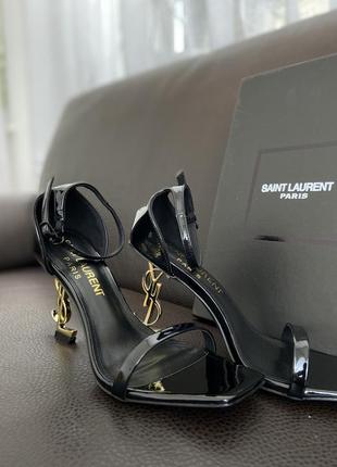 Чорні туфлі saint laurent