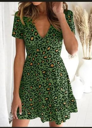 Коротке зелене плаття в анімалістичний принт леопардовий принт