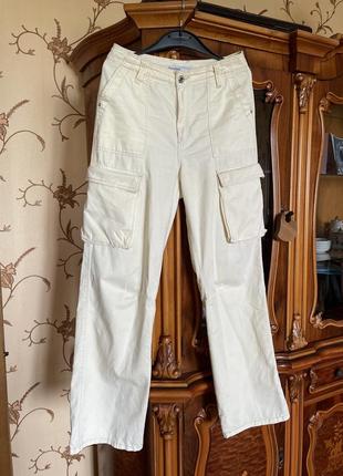 Штани bershka брюки кльош карго з кишенями світлі колір пісок розмір 10-12 жіночі висока посадка