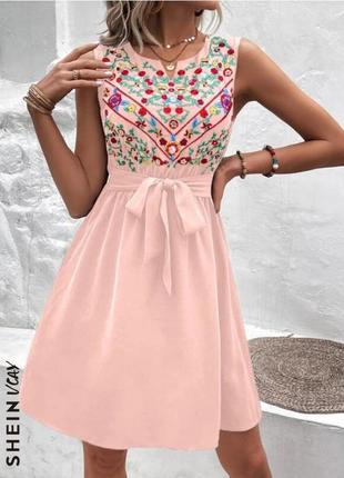Пудрово-рожева сукня вишивка