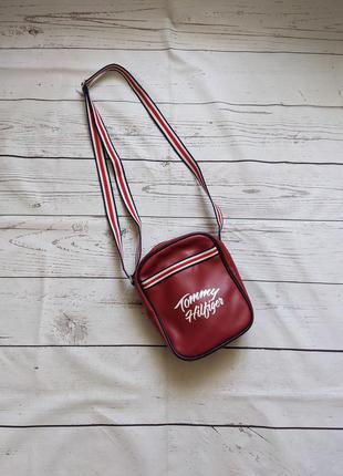 Червона  сумочка, кроссбоді від tommy hilfiger
