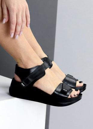 Зручні жіночі шкіряні босоніжки на платформі з ліпучками сандалі натуральна шкіра на танкетці спортивні ліпучки чорні