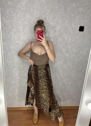 Плиссированная леопардовая юбка миди
