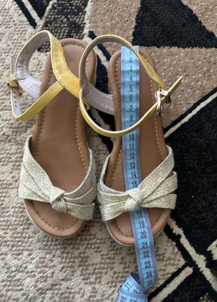 Босоножки для девочки
