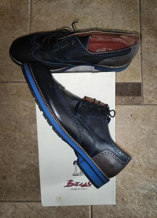 Чоловічі туфлі на шнурівці надзвичайно зручний аксесуар до будь-якого стилю