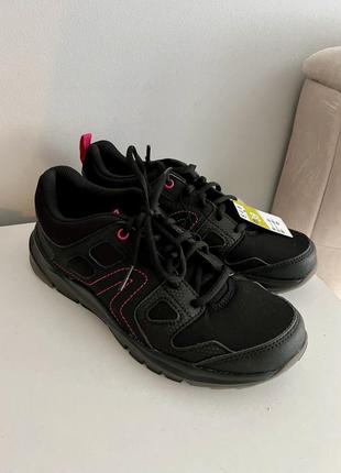 Новые черные кроссовки от decatlon 39 размер