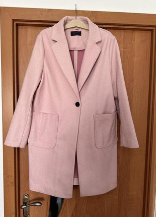 Ровное розовое пальто